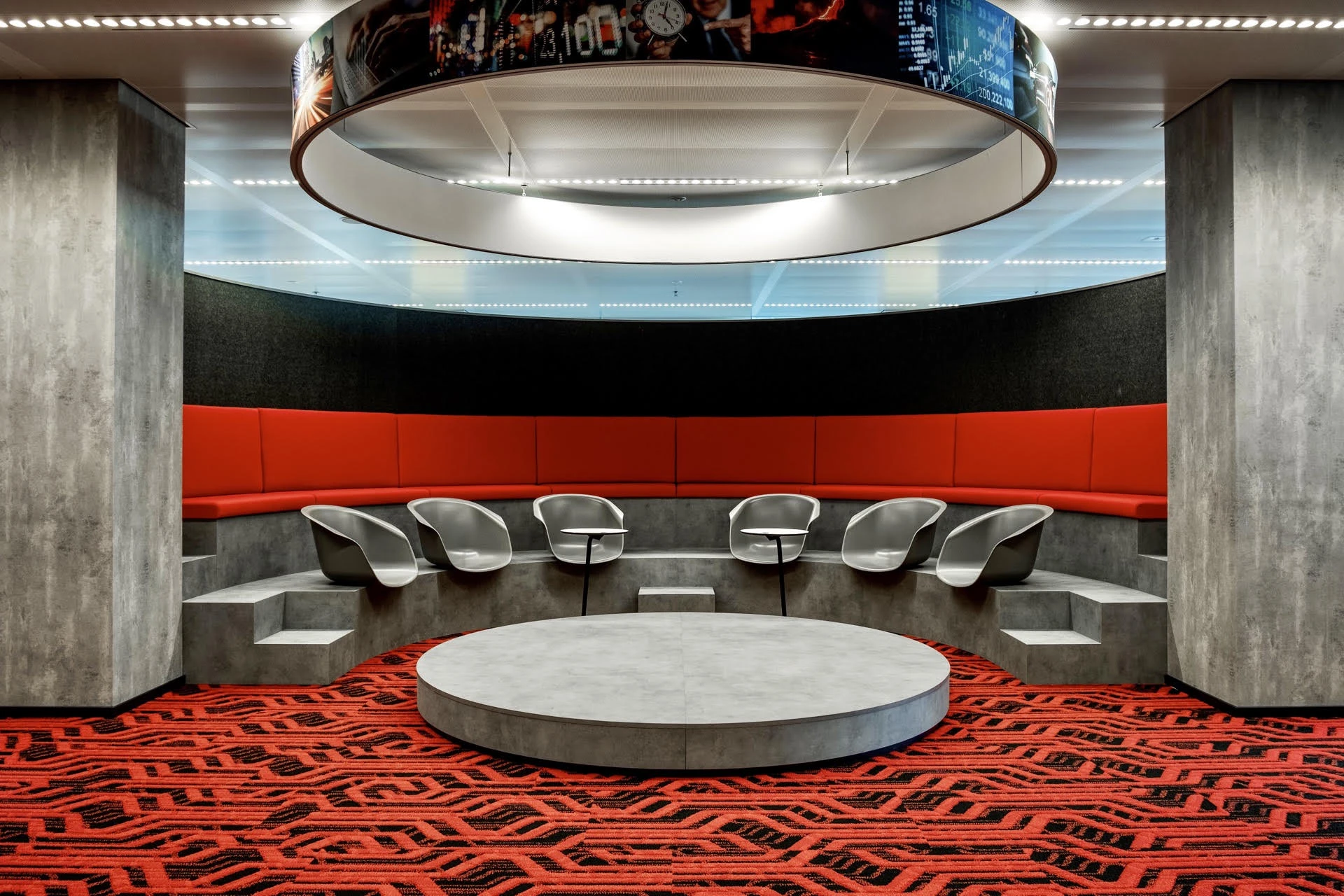 Workspace designed with neuroscience principles for focus and recovery