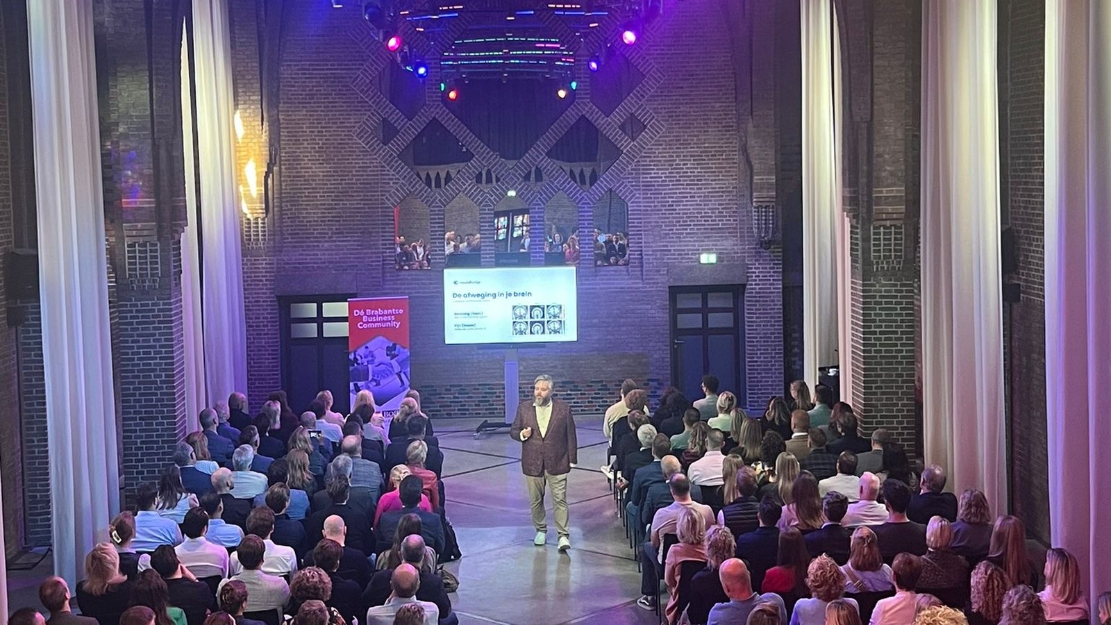 Live-EEG-Demonstration einer Stressmessung im Gehirn bei Pressure Talks in Eindhoven